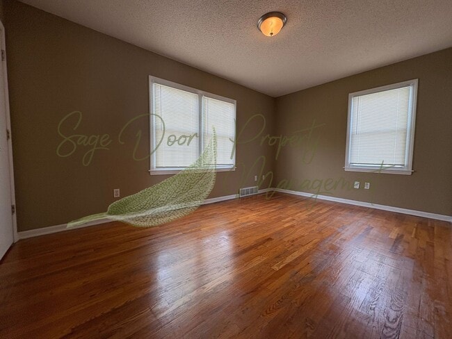 Building Photo - DUPLEX IN INDEPENDENCE!!!
