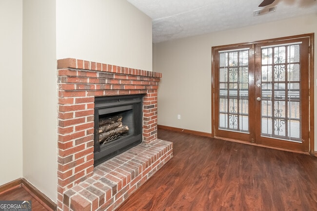 Building Photo - 5297 Brentwood Rd