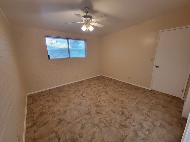 Building Photo - 3423 E Flower St