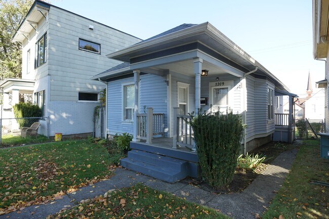 Building Photo - 1209 S J St