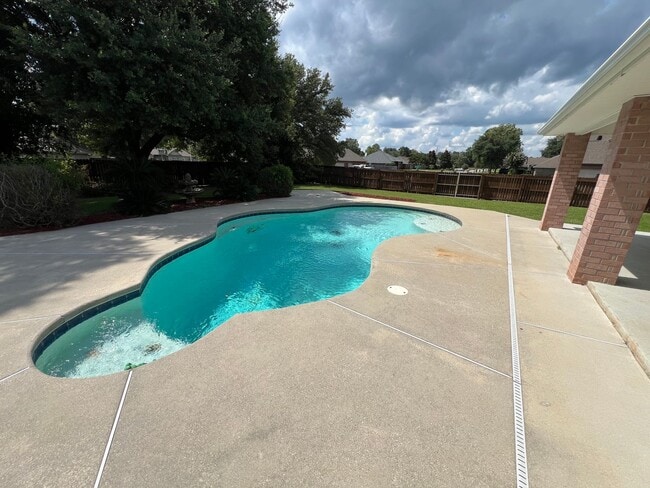 Building Photo - Backyard Paradise in Gated Cottonwood!