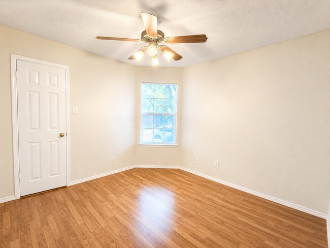 Building Photo - 4302 Pinon Ridge Dr