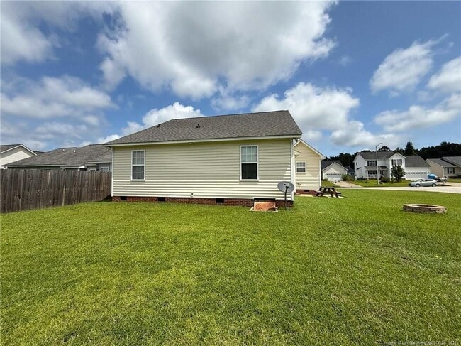 Building Photo - 225 Shakerstone Dr