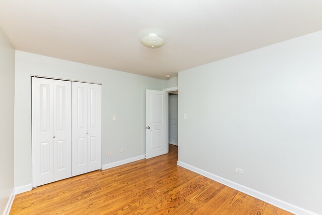 Building Photo - 4540 N Wolcott Ave