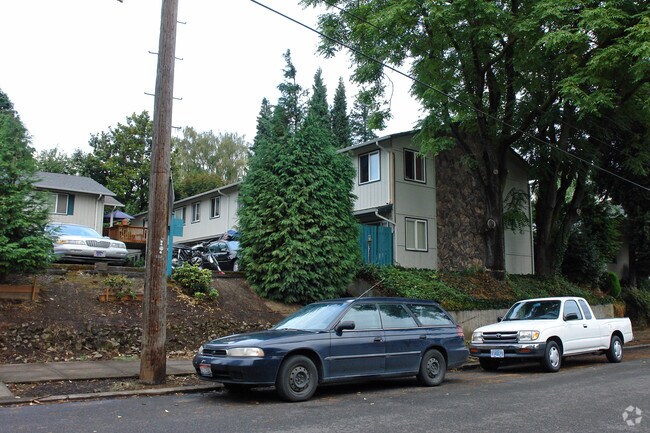 Primary Photo - 629 SE Franklin St