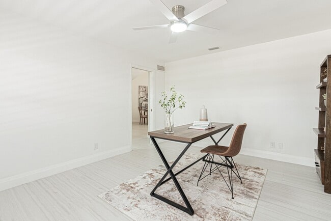 Building Photo - Newly Renovated 3 Bedroom Pool Home in Des...