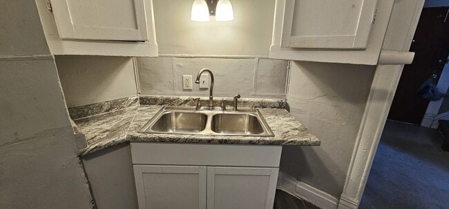 Building Photo - 602 E Ravine Ave