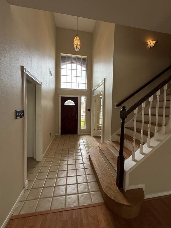 Building Photo - 4614 Russett Pl S