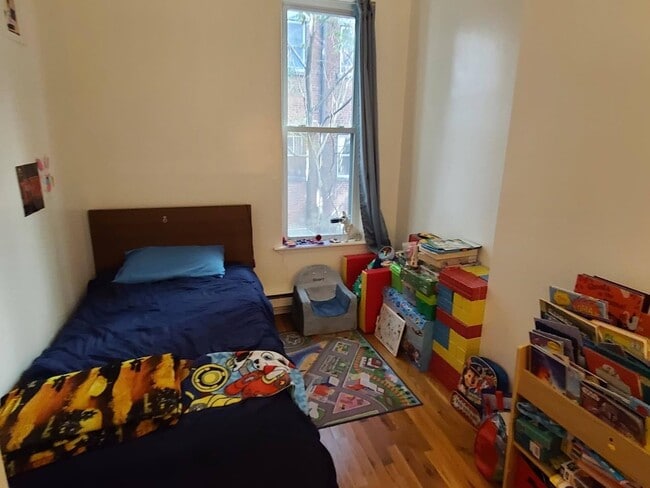 Building Photo - 308 9th St