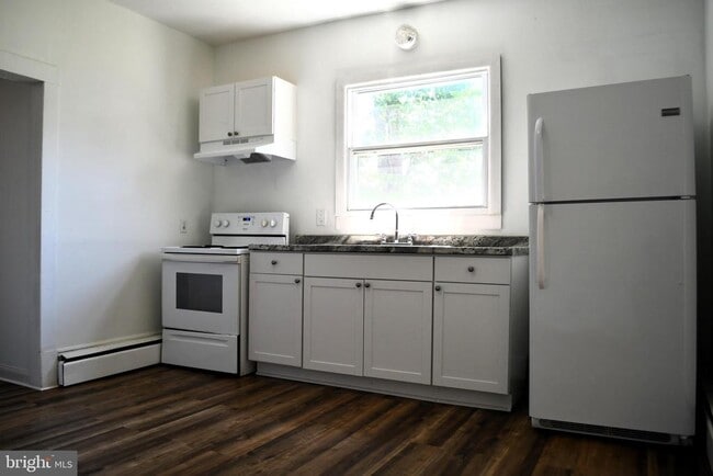 Building Photo - 4 E Milby St