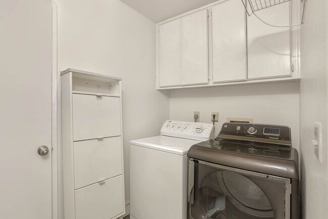 Building Photo - 4 Bed | 3 Bath | 1,979 Sq. Ft. | Stunning ...