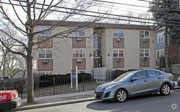 Building Photo - 204 Cleveland Street