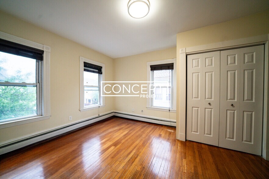 Building Photo - 376 Medford St