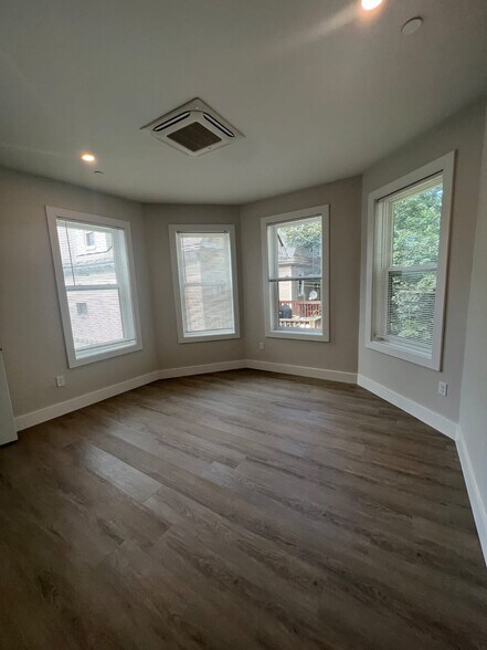 Building Photo - 63 Perrin St