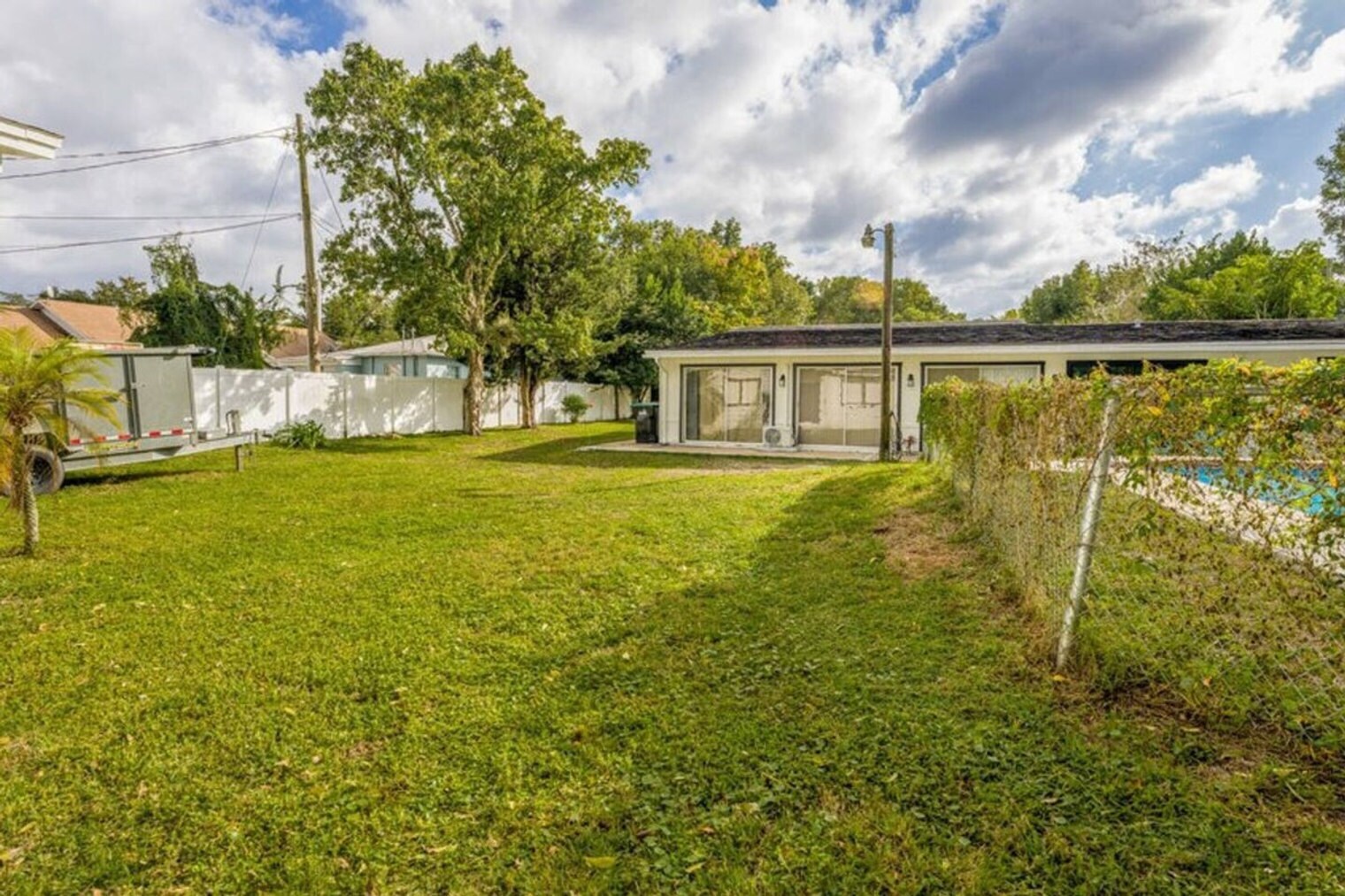 Building Photo - 2233 E Kaley Ave