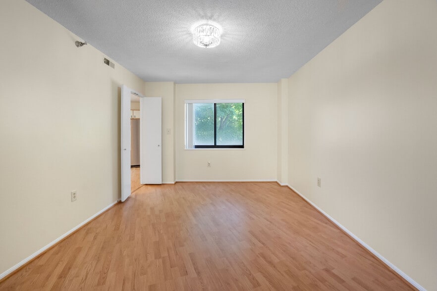 Generous & Bright Dining Area - 15115 Interlachen Dr