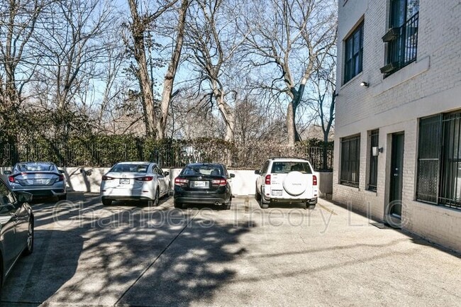 Building Photo - 2630 Adams Mill Rd NW