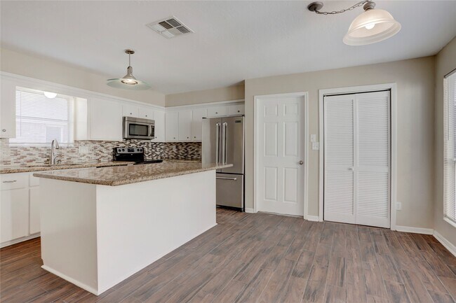 Building Photo - 22706 Indian Ridge Dr