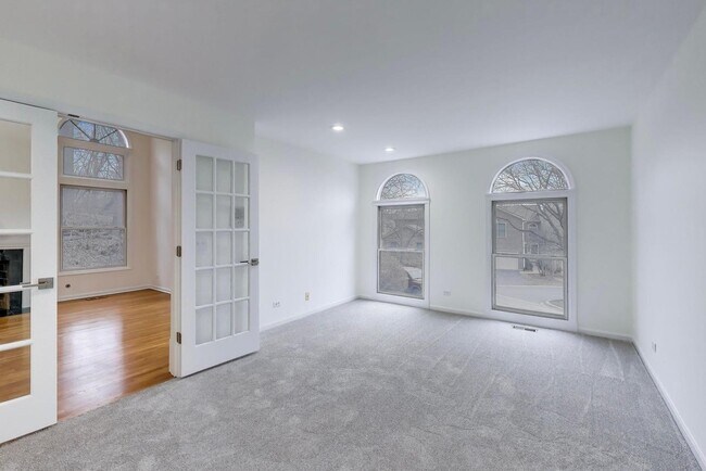 Building Photo - 325 N Water St