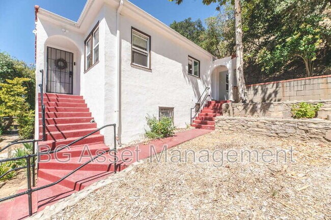 Building Photo - 2801 Sabral Cir