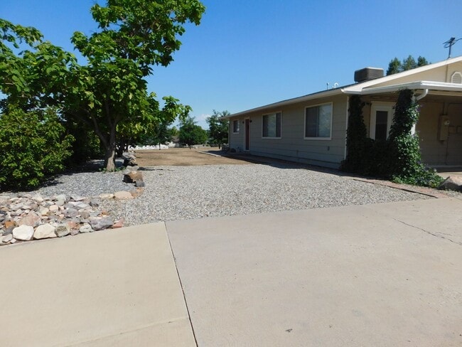 Building Photo - REDUCED - Redlands Home with Great Views