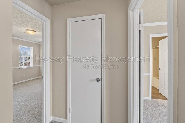 Building Photo - 3930 Almon Dr