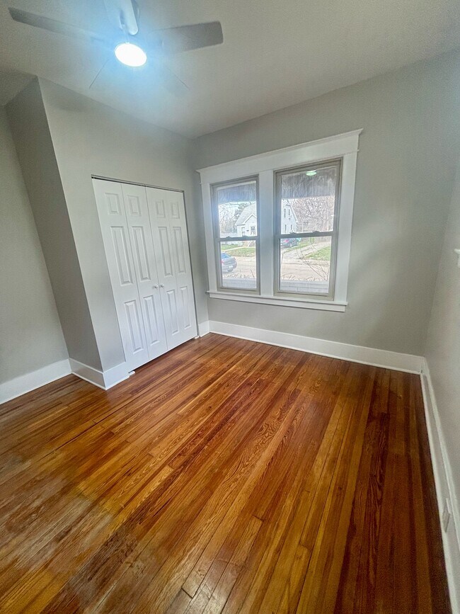 Building Photo - 1310 Earl Ave