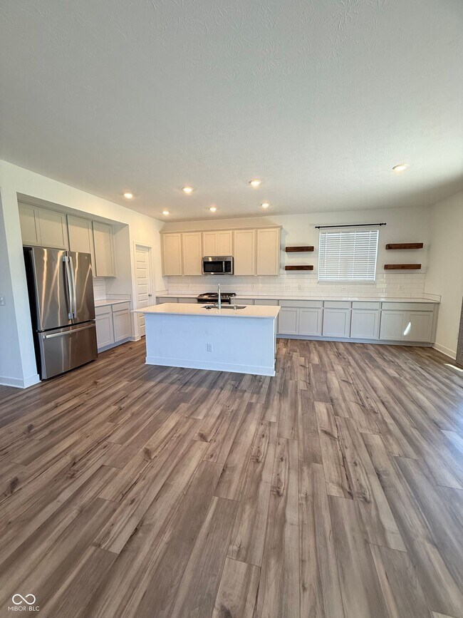 Building Photo - 1046 Elmwood Ln