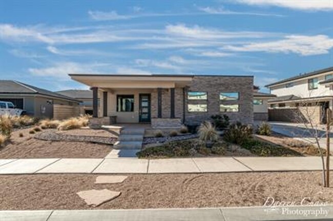 Primary Photo - Stunning Desert Color Home