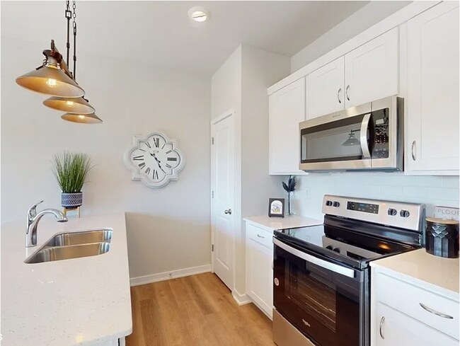 Building Photo - 3400 Dreusicke Dr