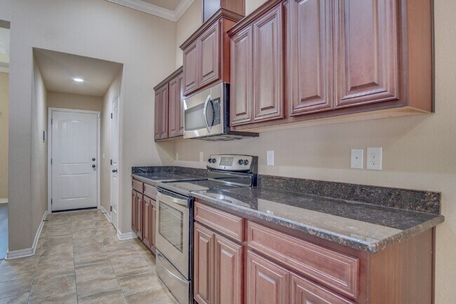 Building Photo - Twelve Oaks Plantation Home with Hardwood Floors, Fireplace & Fenced Backyard