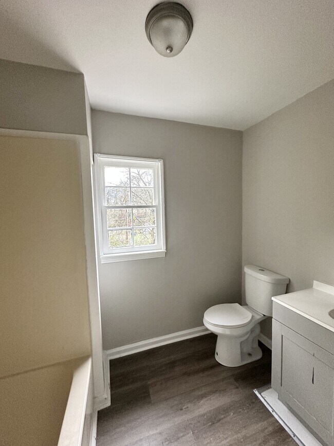 Building Photo - 1076 Green St