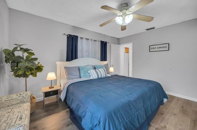 Building Photo - 1803 E Easy St