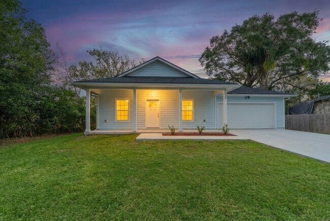 Building Photo - 679 Coral Cir