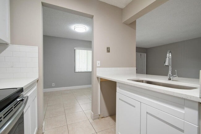 Building Photo - 516 Meadows Cir