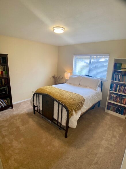 Bedroom 2 - 12413 Morocco Rd NE