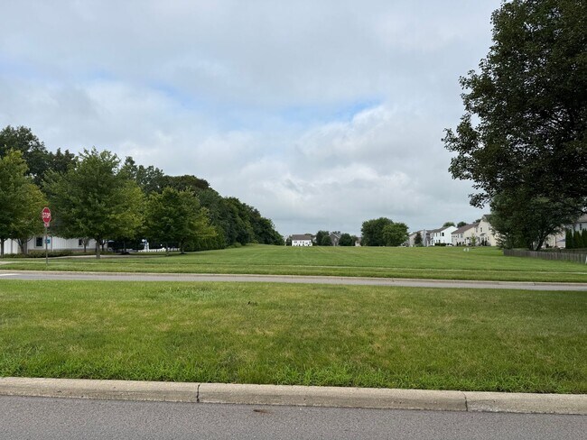 Building Photo - 4 Bedroom, 2.5 Bathroom House in Sycamore Creek Pickerington