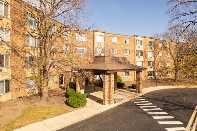 Building Photo - Moon Lake Village Condominiums