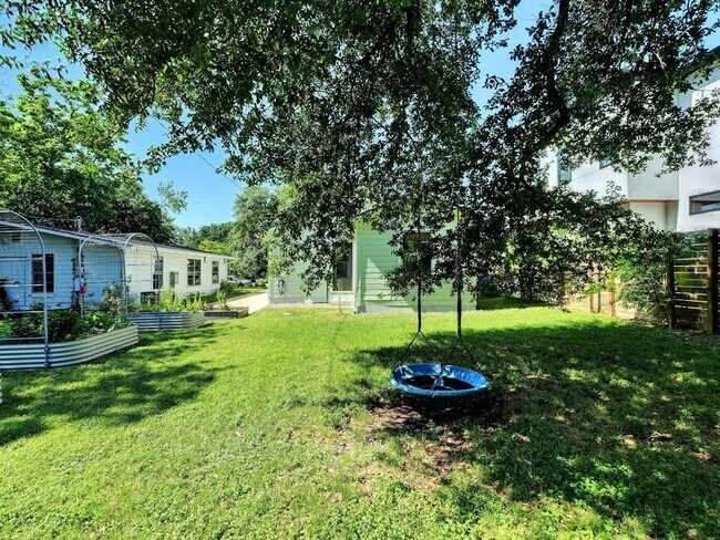 Building Photo - 3011 E 17th St