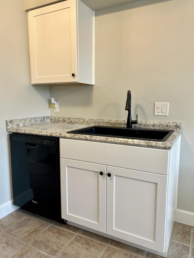 Building Photo - 1815 E Lindsey St