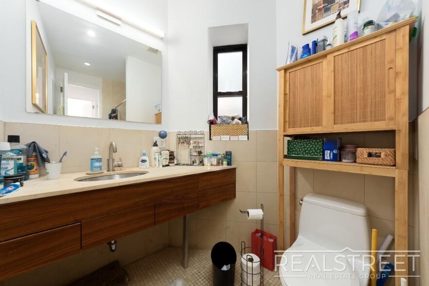 Building Photo - LOFT-LIKE 1 BED w PRIVATE ROOF DECK + LAUNDRY IN-UNIT