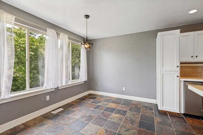 Building Photo - 1137 Holmes Creek Ln