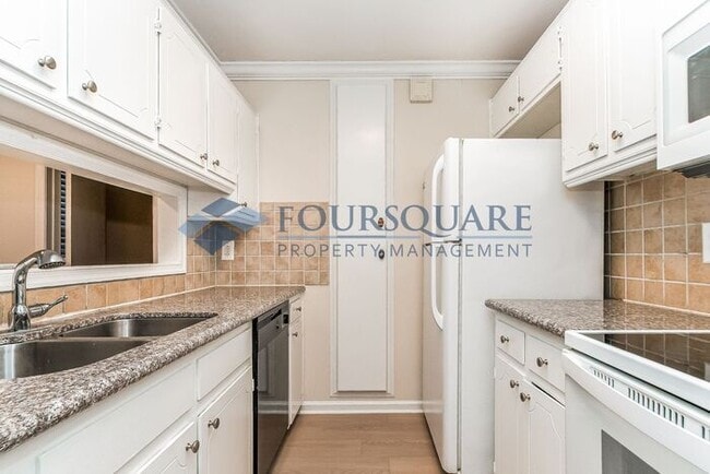 Building Photo - FRESHLY UPDATED CONDO in a PRIME RALEIGH LOCATION! 2 Bed w/ 2 en suite Bathrooms