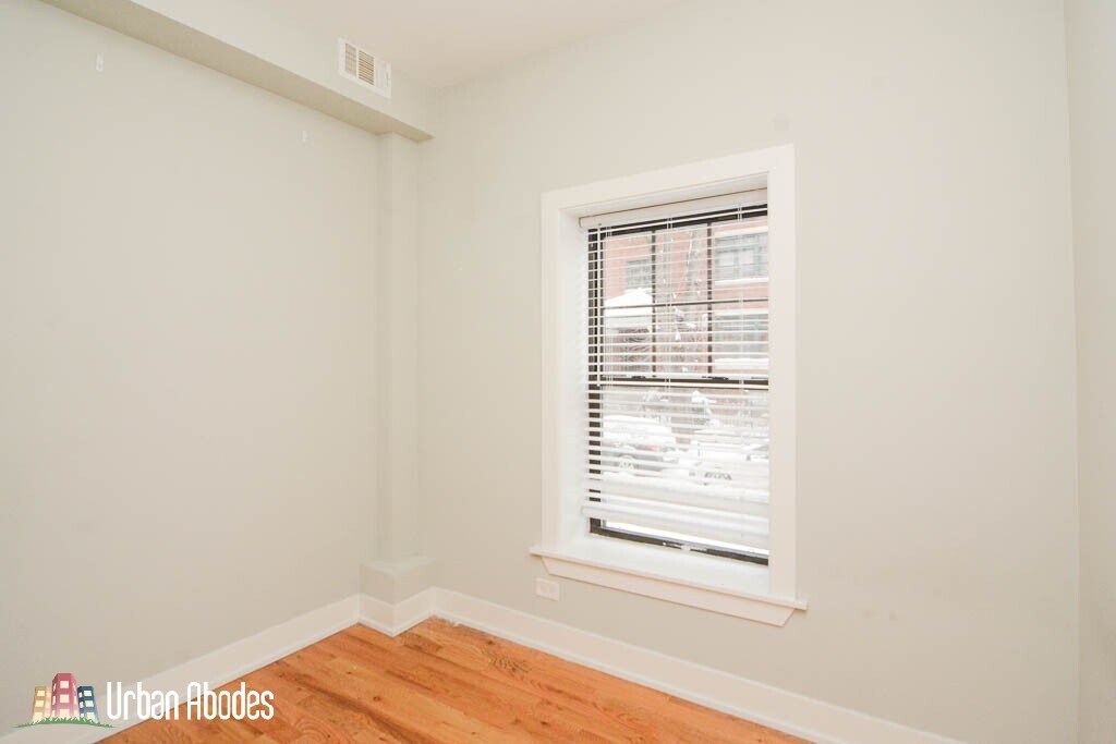 Building Photo - 629 W Oakdale Ave