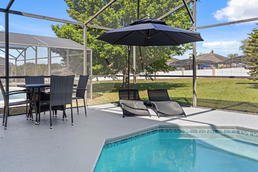 Building Photo - 642 Elderberry Dr