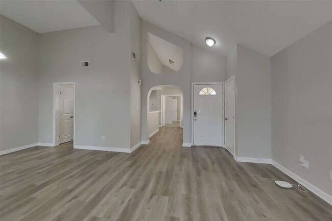 Building Photo - 16027 Hidden Acres Dr