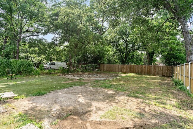 Building Photo - 2833 Marburg St