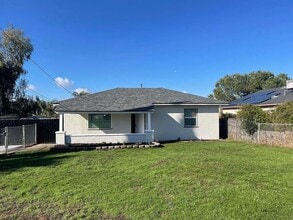 Building Photo - Multi Generation Home 4 Bedroom 3 Bath