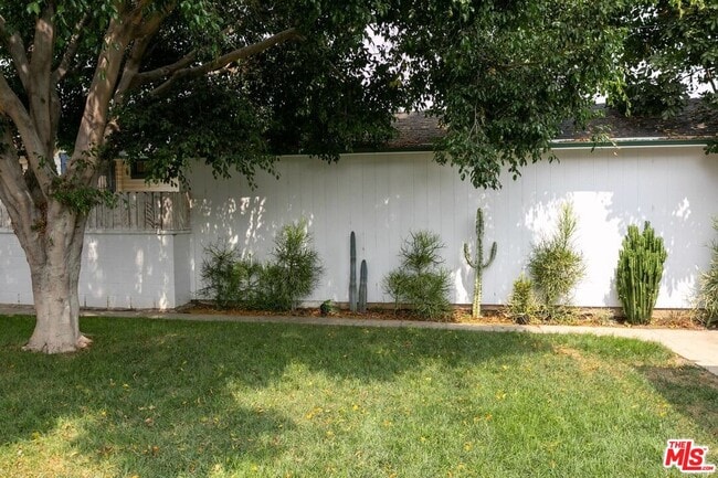 Building Photo - 632 S Evergreen Ave