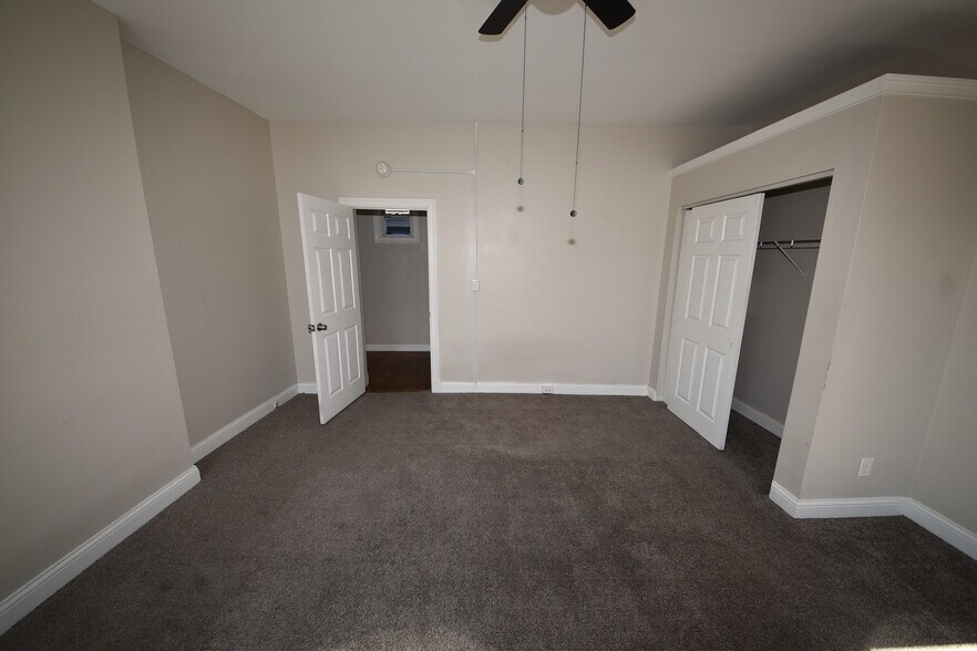 Building Photo - 742 Columbia St